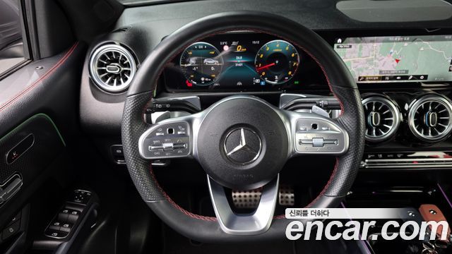 Mercedes-Benz GLB-Class 2022 — photo 15