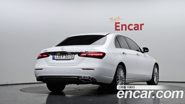 Mercedes-Benz E-Class 2022 — photo 2