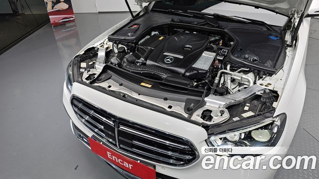 Mercedes-Benz E-Class 2022 — photo 6