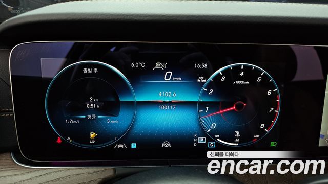 Mercedes-Benz E-Class 2022 — photo 8