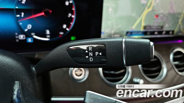 Mercedes-Benz E-Class 2022 — photo 9