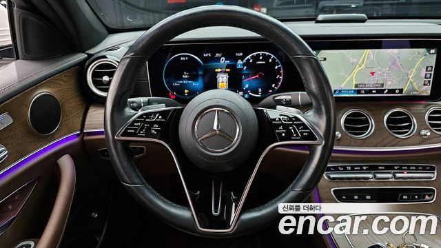Mercedes-Benz E-Class 2022 — photo 13