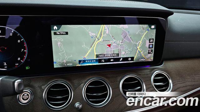 Mercedes-Benz E-Class 2022 — photo 14