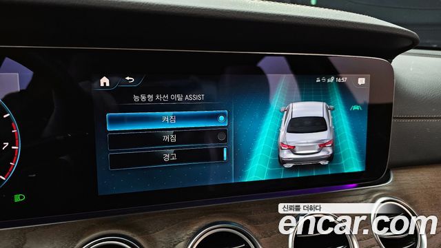 Mercedes-Benz E-Class 2022 — photo 15