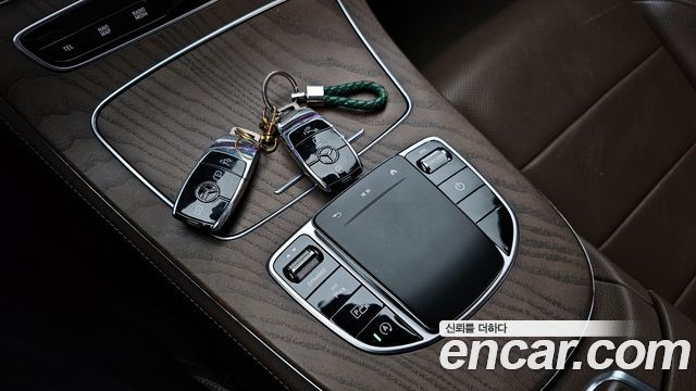 Mercedes-Benz E-Class 2022 — photo 16