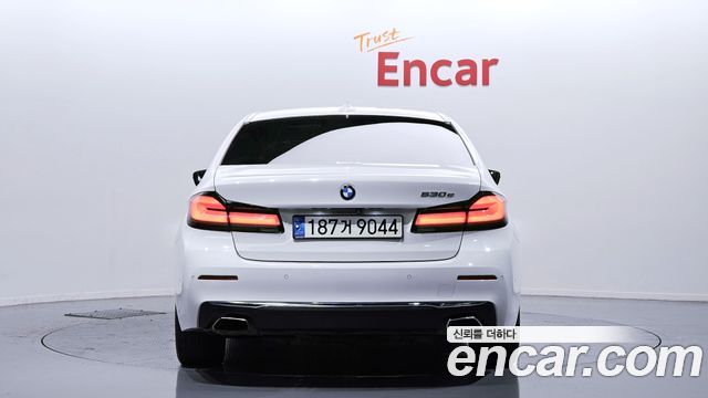 BMW 5-Series 2021 — photo 4