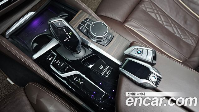 BMW 5-Series 2021 — photo 9