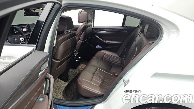 BMW 5-Series 2021 — photo 16