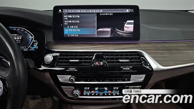 BMW 5-Series 2021 — photo 18