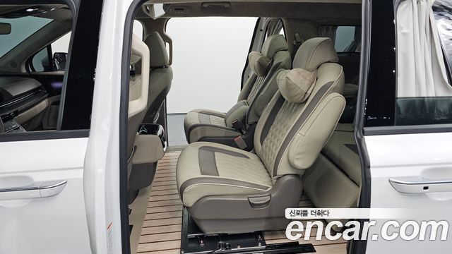 Kia Canival 2023 — photo 11