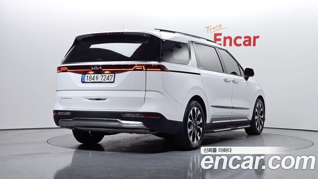 Kia Canival 2022 — photo 2