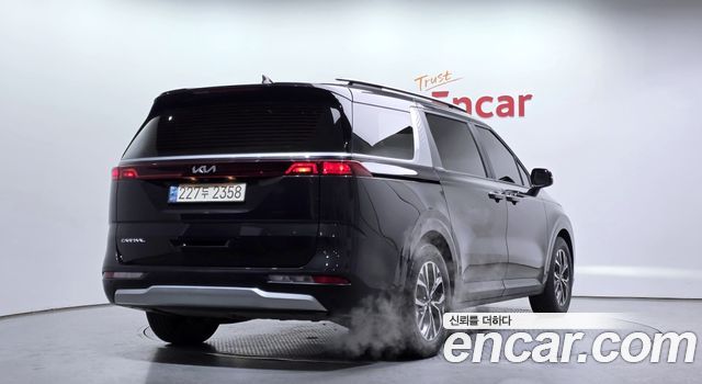 Kia Canival 2023 — photo 2
