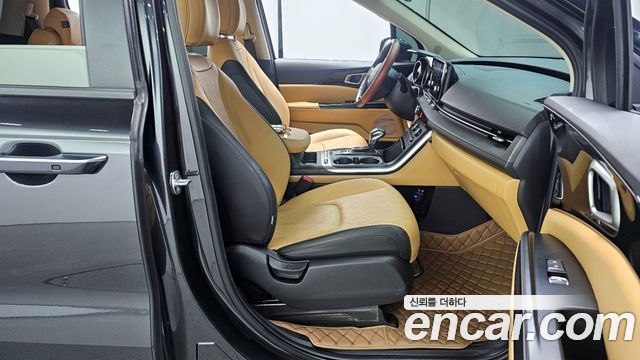 Kia Canival 2023 — photo 11