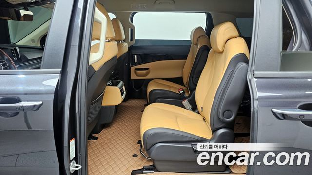 Kia Canival 2023 — photo 12