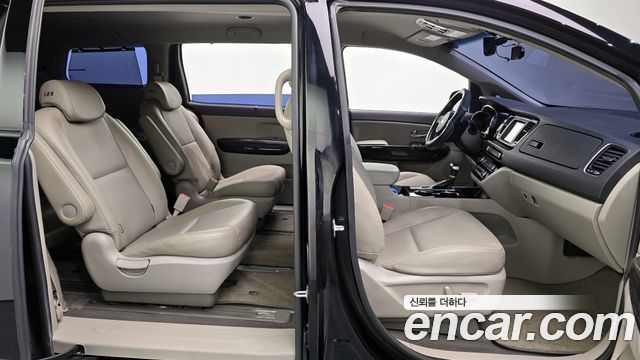 Kia Canival 2020 — photo 10