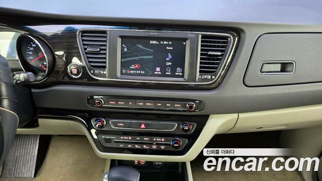 Kia Canival 2020 — photo 15