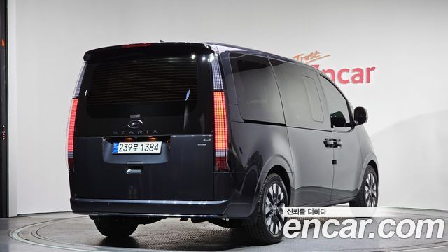 Hyundai Staria 2023 — photo 2