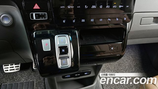 Hyundai Staria 2023 — photo 9