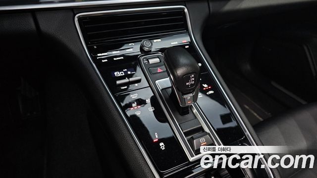 Porsche Panamera 2018 — photo 9