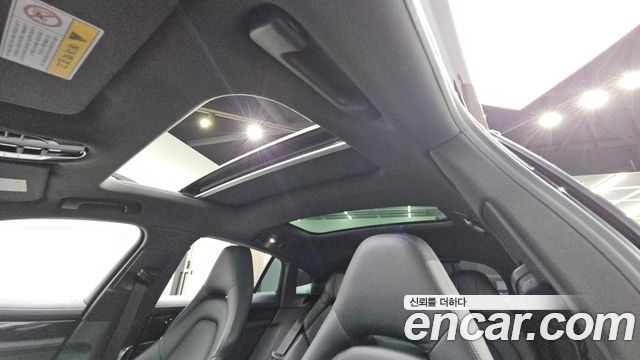 Porsche Panamera 2018 — photo 19