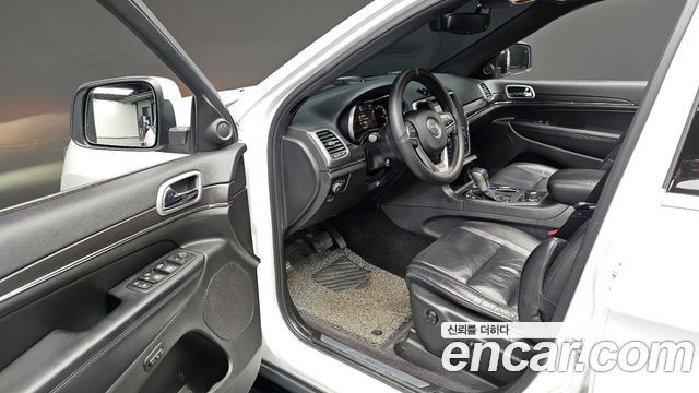 Jeep Cherokee 2018 — photo 12