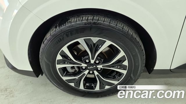 Kia Canival 2023 — photo 5