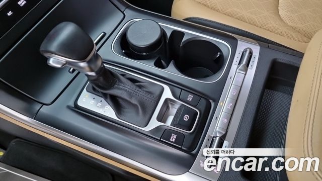 Kia Canival 2023 — photo 9