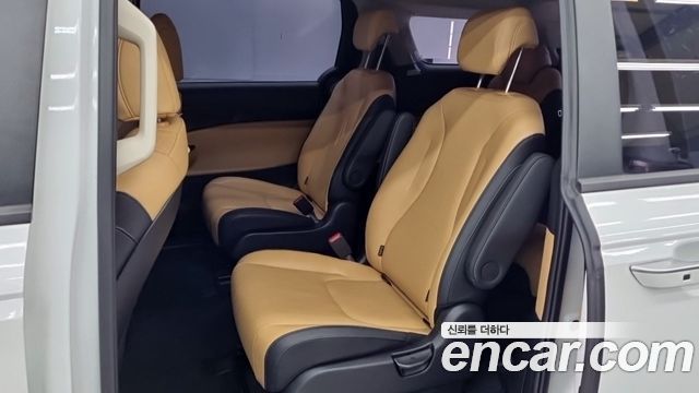Kia Canival 2023 — photo 11