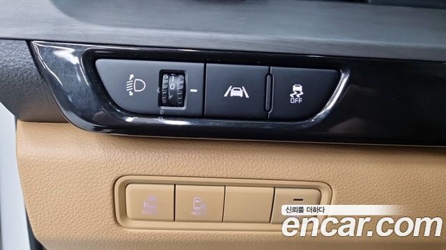 Kia Canival 2023 — photo 17