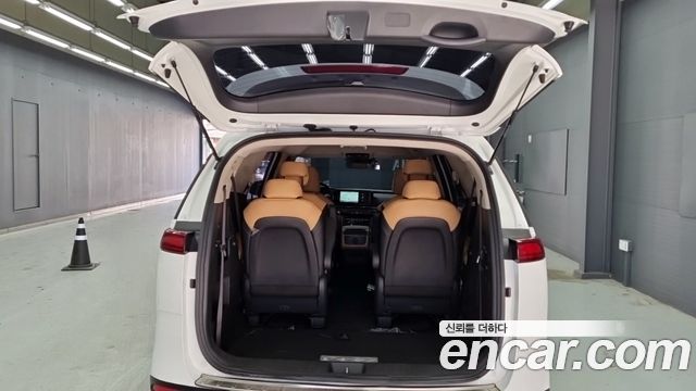 Kia Canival 2023 — photo 18