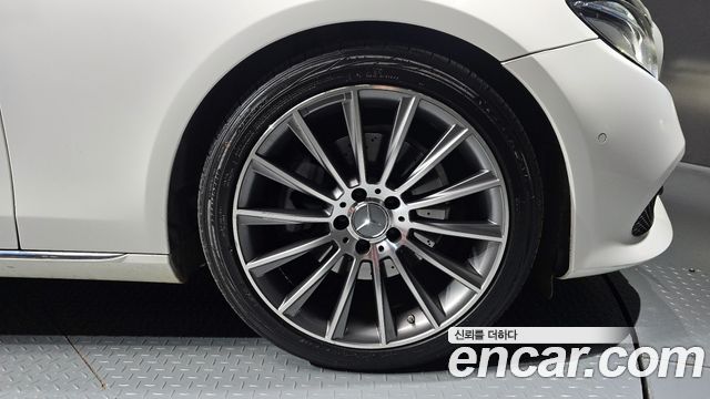 Mercedes-Benz E-Class 2017 — photo 5