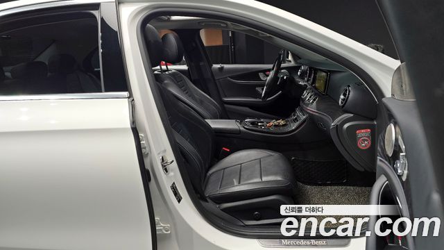 Mercedes-Benz E-Class 2017 — photo 10
