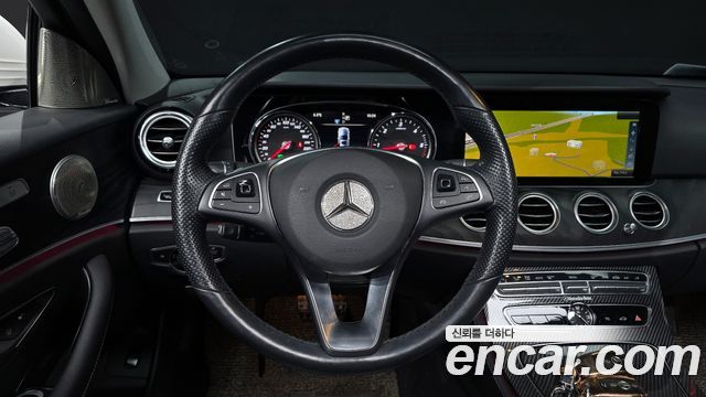 Mercedes-Benz E-Class 2017 — photo 13