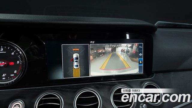 Mercedes-Benz E-Class 2017 — photo 14