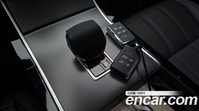 Land Rover Range Rover Evoque 2026 — photo 9