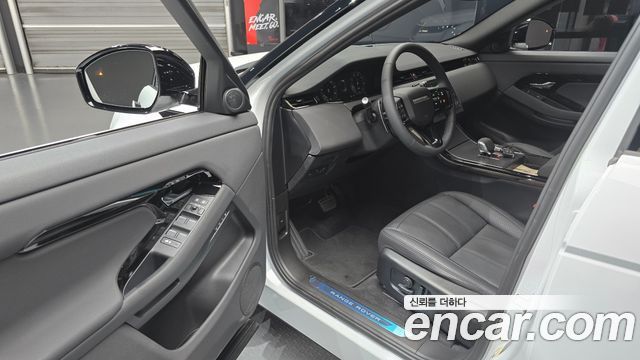Land Rover Range Rover Evoque 2026 — photo 11