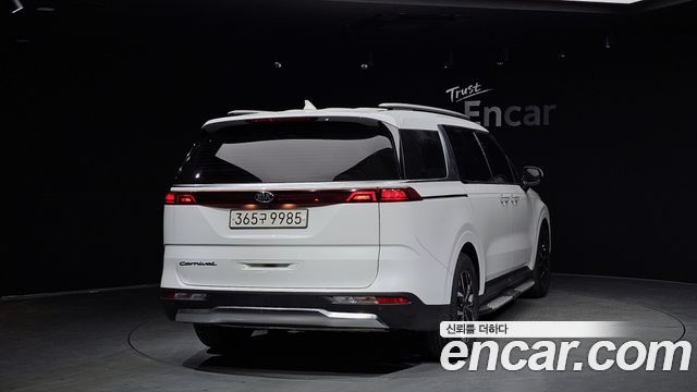 Kia Canival 2021 — photo 4