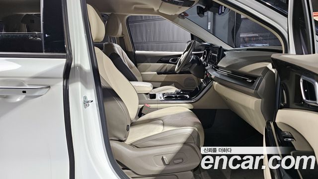 Kia Canival 2021 — photo 11