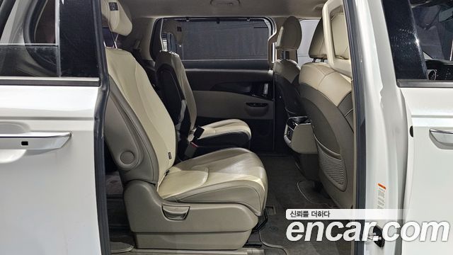 Kia Canival 2021 — photo 12