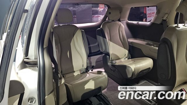 Kia Canival 2021 — photo 13