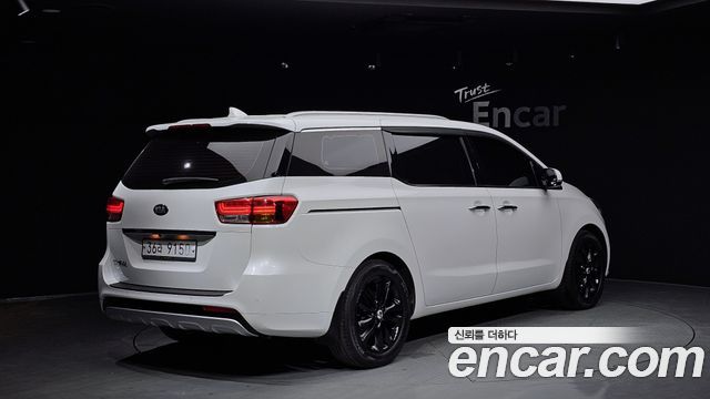 Kia Canival 2017 — photo 2
