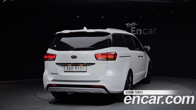 Kia Canival 2017 — photo 4