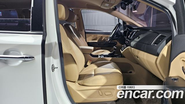 Kia Canival 2017 — photo 11