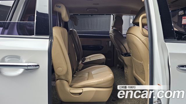 Kia Canival 2017 — photo 12