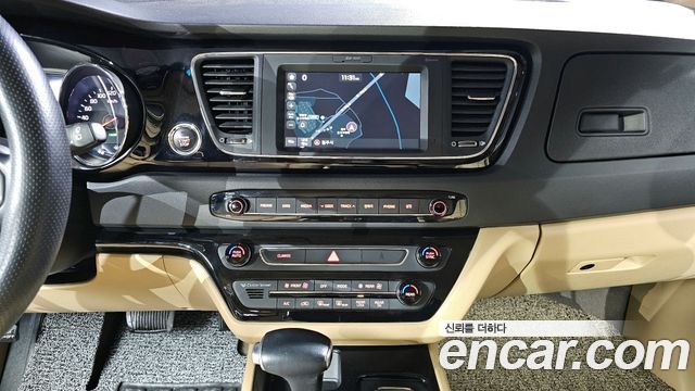 Kia Canival 2017 — photo 16