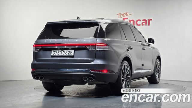 Lincoln Aviator 2023 — photo 2