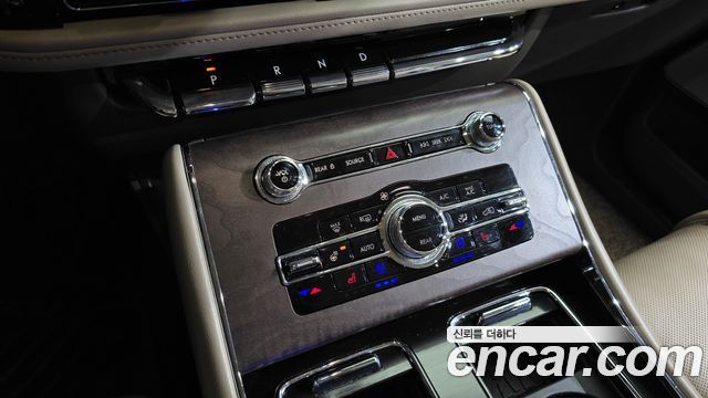 Lincoln Aviator 2023 — photo 9