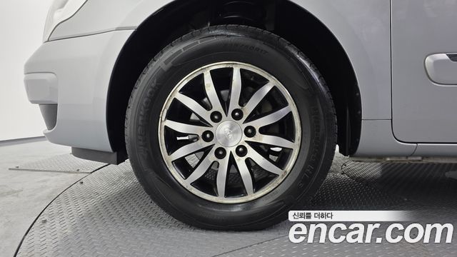 Kia Canival 2010 — photo 5