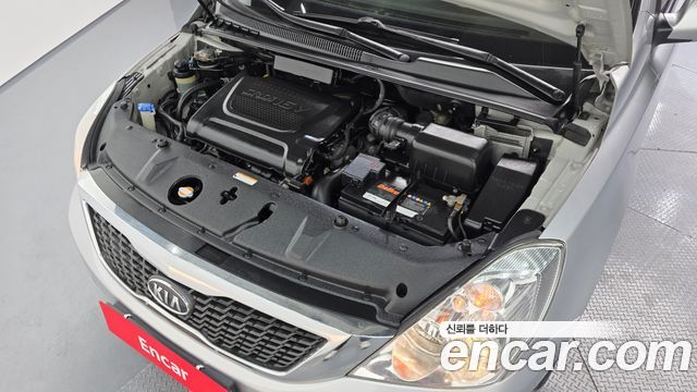 Kia Canival 2010 — photo 6