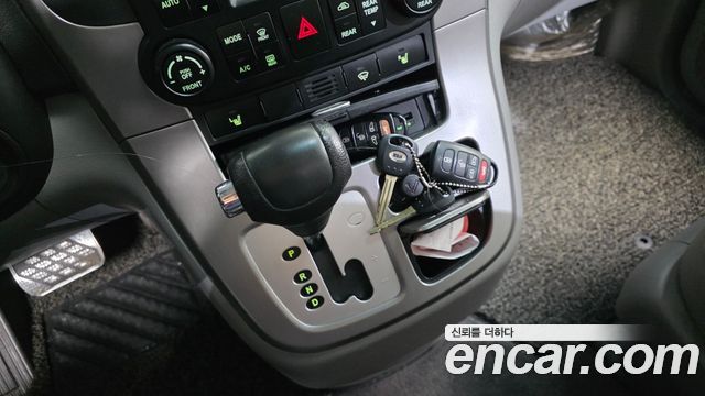 Kia Canival 2010 — photo 9